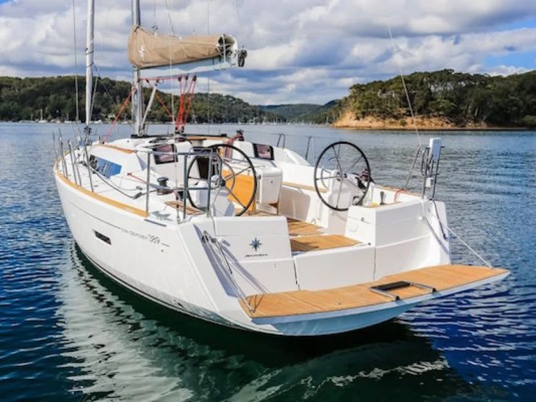 Sailboat hire in Hyères - Jeanneau Sun Odyssey 389