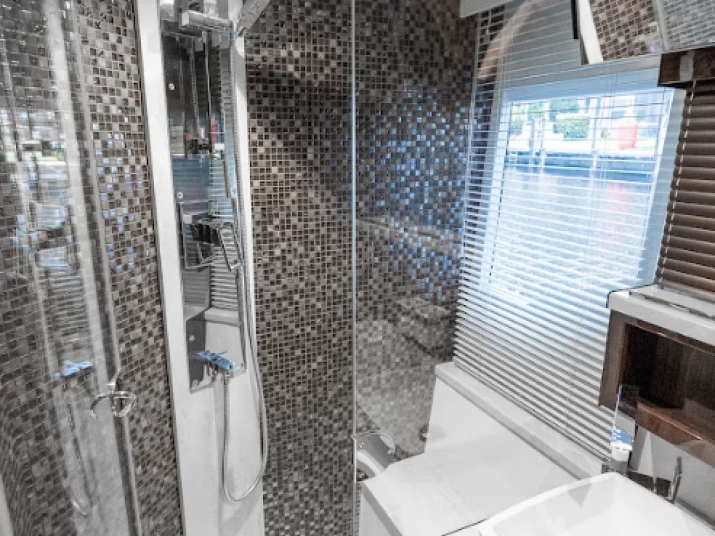 Charter a Galeon Galeon 500 Fly in Miami Beach on Samboat