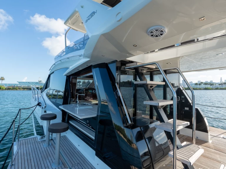 Luxury Yacht to hire Miami Beach at the best price