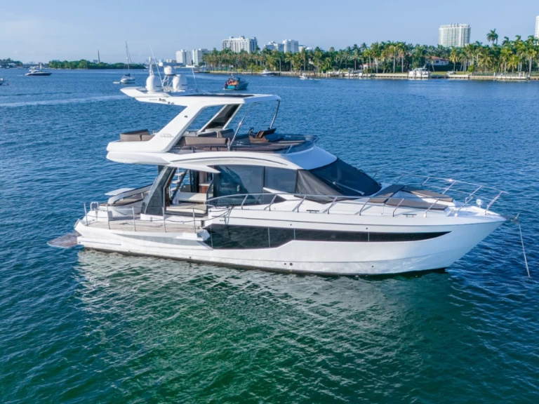 Yacht charter Miami Beach - Galeon Galeon 500 Fly on SamBoat