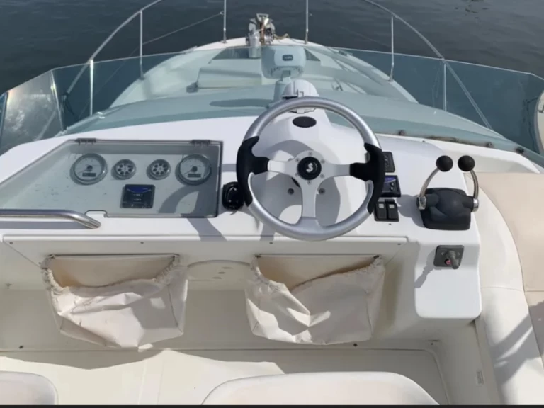 Motorboat hire in Roses - Bénéteau Antares 10.80 Fly