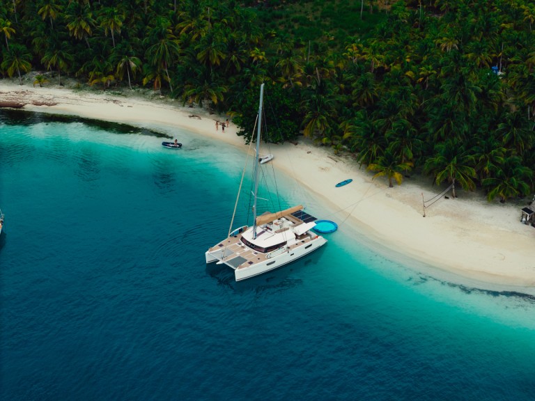 Hire Catamaran Fountaine Pajot with a boat licence
