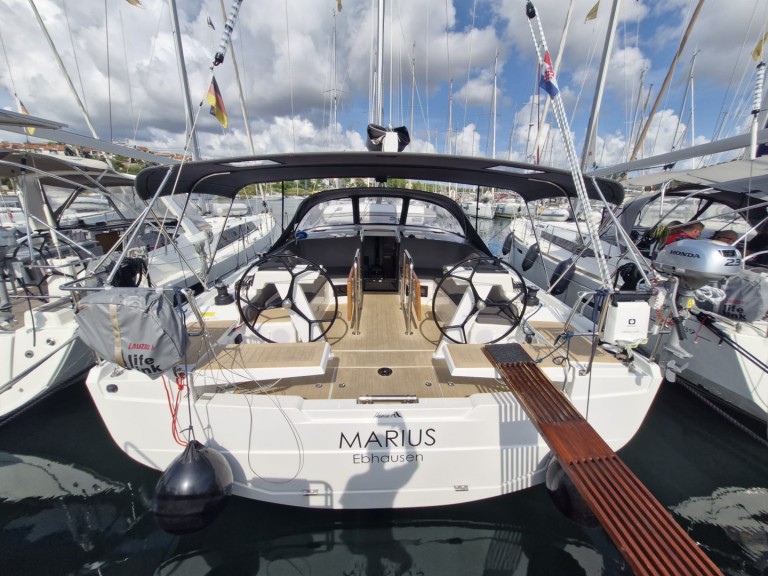 Hire a Hanse Hanse 410 Pula