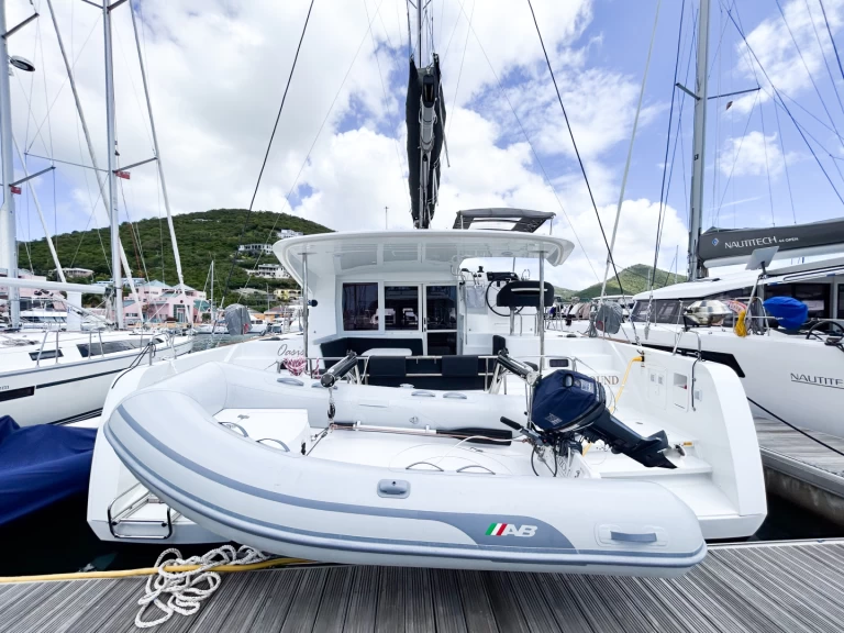 Catamaran to hire Road Town at the best price