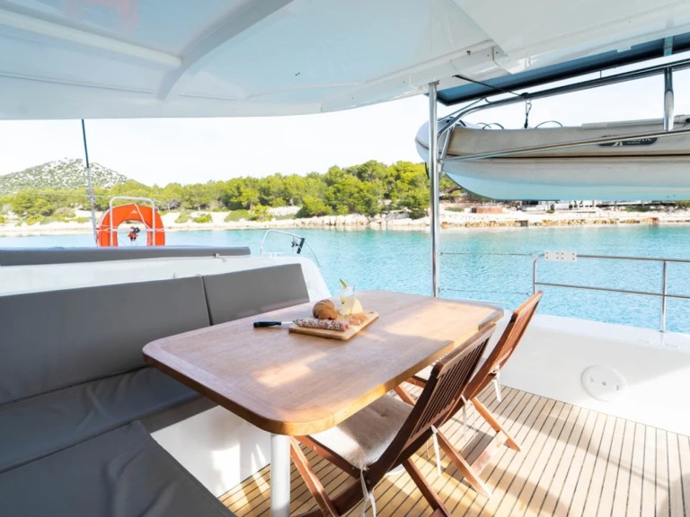 Charter a Lagoon Lagoon 42 in Pula on Samboat