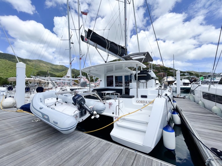 Hire Catamaran Lagoon with a boat licence