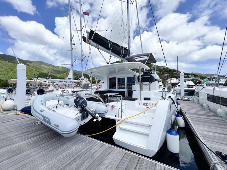 Hire Catamaran Lagoon with a boat licence
