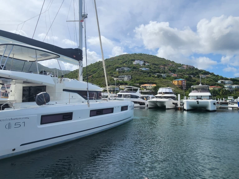 Hire Catamaran Lagoon with a boat licence