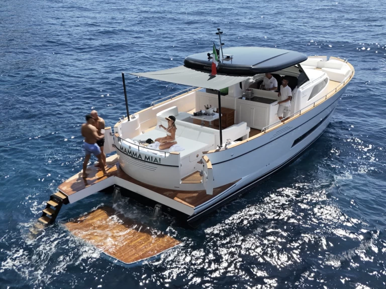 Motorboat to hire Naples at the best price