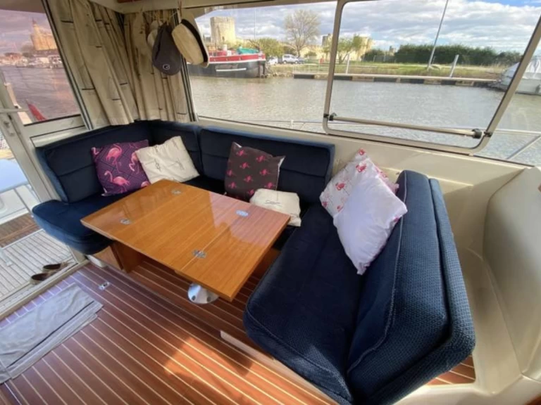 Charter a ACM 31 élite  in Larmor-Plage on Samboat