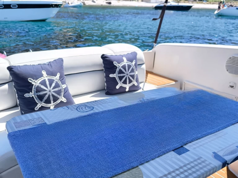 Chaparall  2835ss charter bareboat or skippered in  Terracina