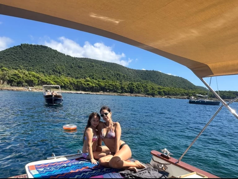 Motorboat to hire Salerno at the best price