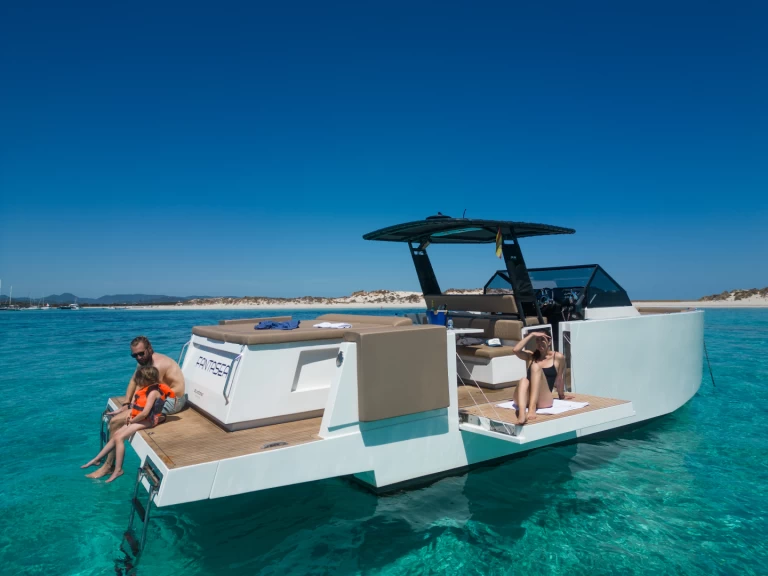 Motorboat hire in Sant Antoni de Portmany - De Antonio  D33