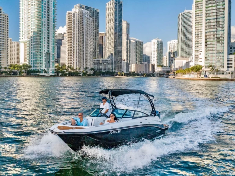 Motorboat hire in Miami Beach - Monterey 27