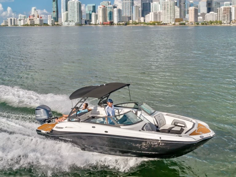 Charter a Monterey 27 in Miami Beach on Samboat