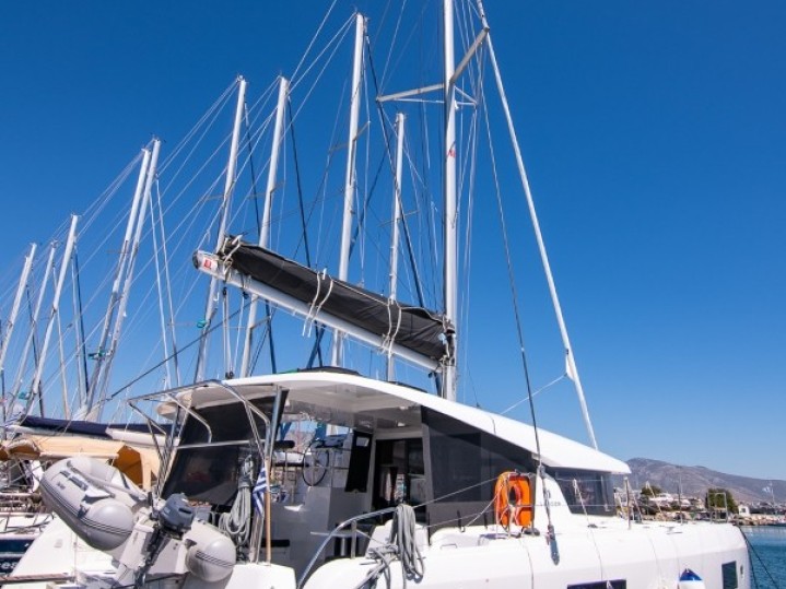 Hire a Lagoon Lagoon 42 Mykonos (Island)