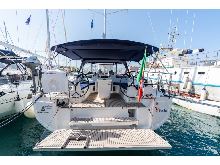 Yacht charter Olbia - Bénéteau Oceanis 40.1 on SamBoat