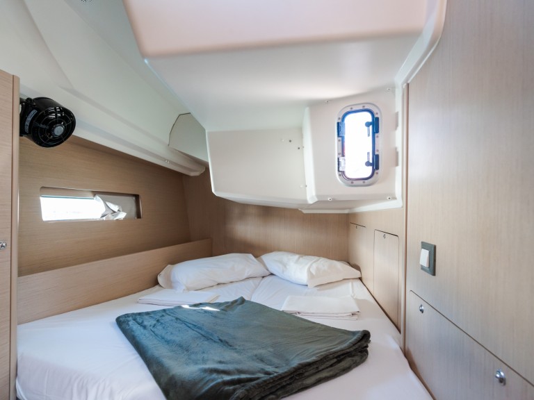 Yacht hire Olbia cheap Oceanis 40.1