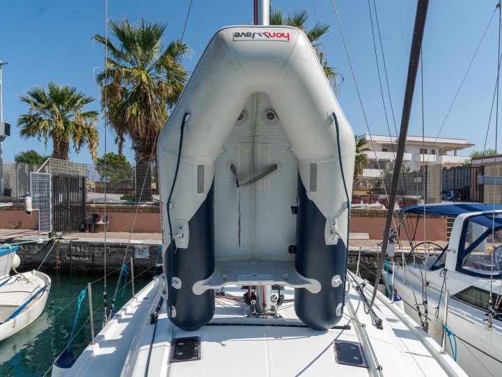 Charter a Bénéteau Oceanis 40.1 in Olbia on Samboat