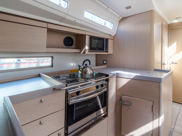 Hire Sailboat with or without skipper Bénéteau Olbia