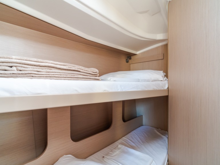 Hire Sailboat Bénéteau with a boat licence