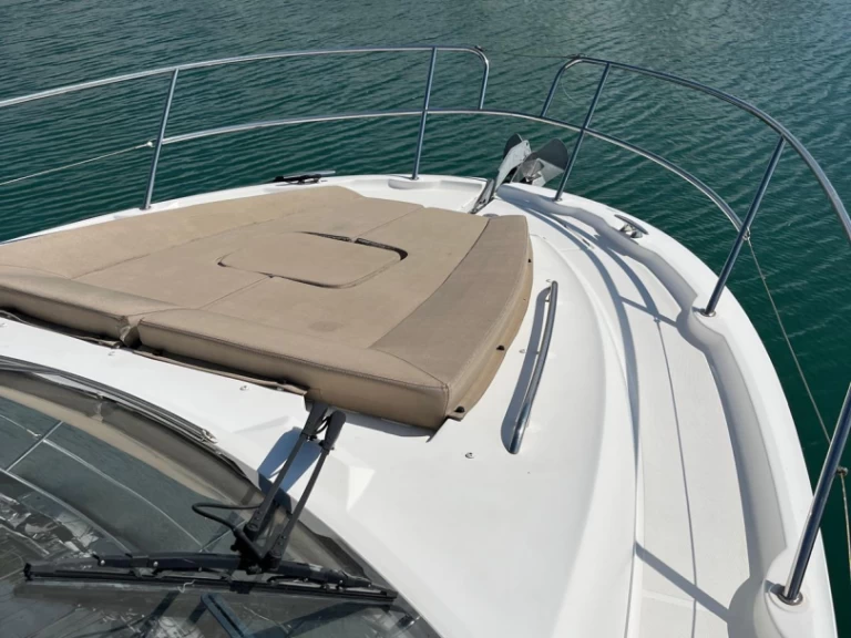 Charter a Jeanneau Prestige 350 Fly in Les Sables-d'Olonne on Samboat