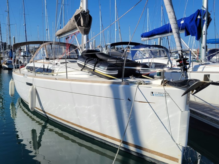 Yacht charter Saint-Quay-Portrieux - Jeanneau Sun Odyssey 379 Dl on SamBoat