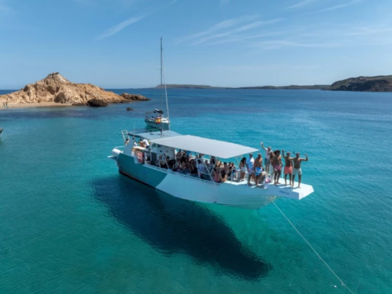 Yacht hire Fornells cheap 1500