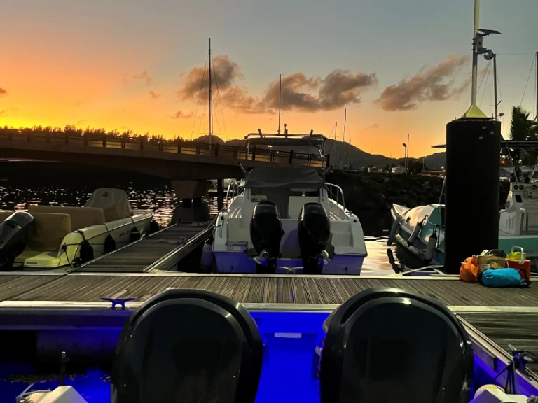 Yacht hire Mahé cheap Scarab 302 Sport