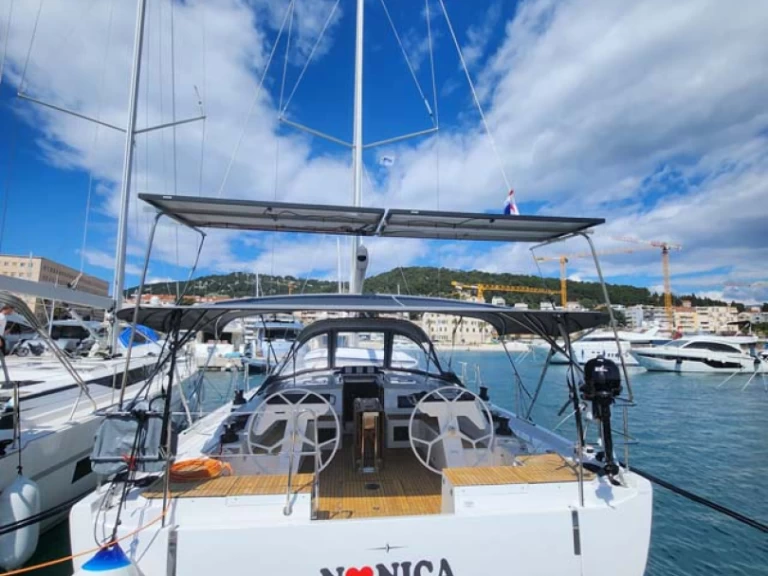 Charter a Bavaria Bavaria C46 in Split on Samboat