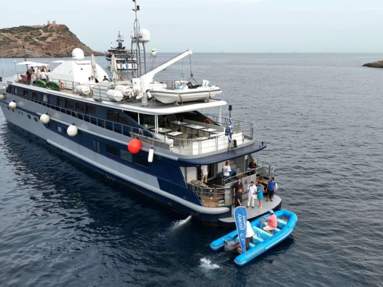 Luxury Yacht hire in Piraeus - Custom Harmony G