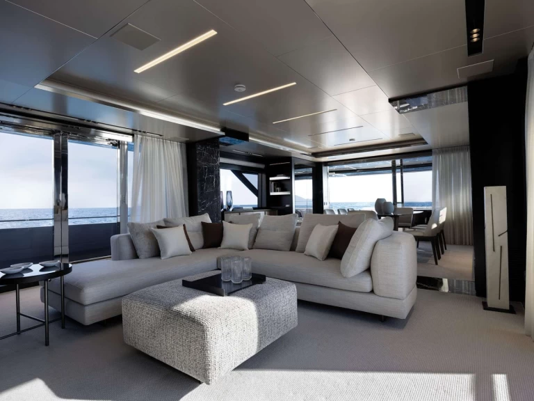 Luxury Yacht to hire Mandelieu-la-Napoule at the best price