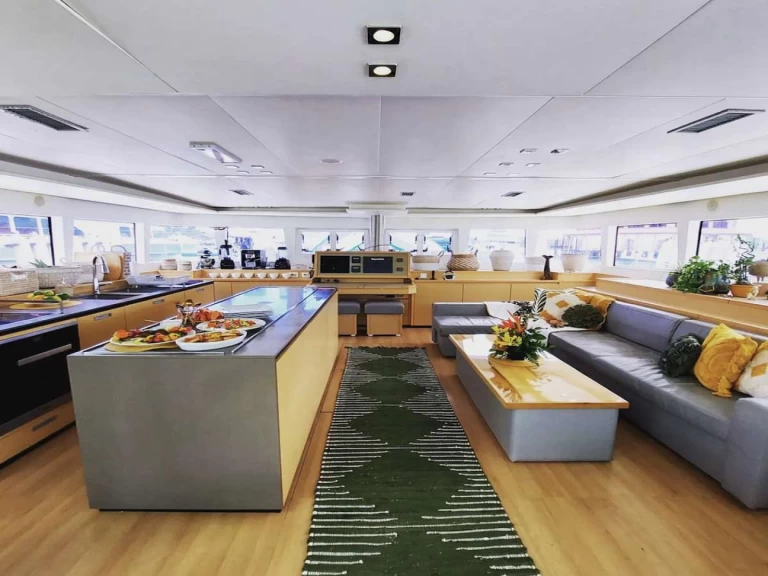 Charter a Lagoon HUNTRESS in British Virgin Islands (BVI) on Samboat