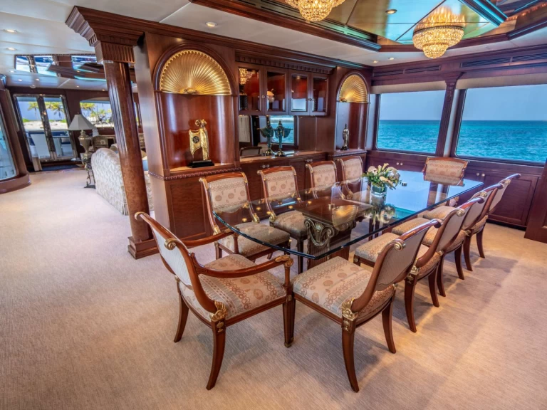 Luxury Yacht to hire Saint Martin at the best price