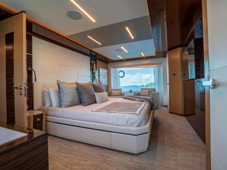 Luxury Yacht to hire Sint Maarten at the best price