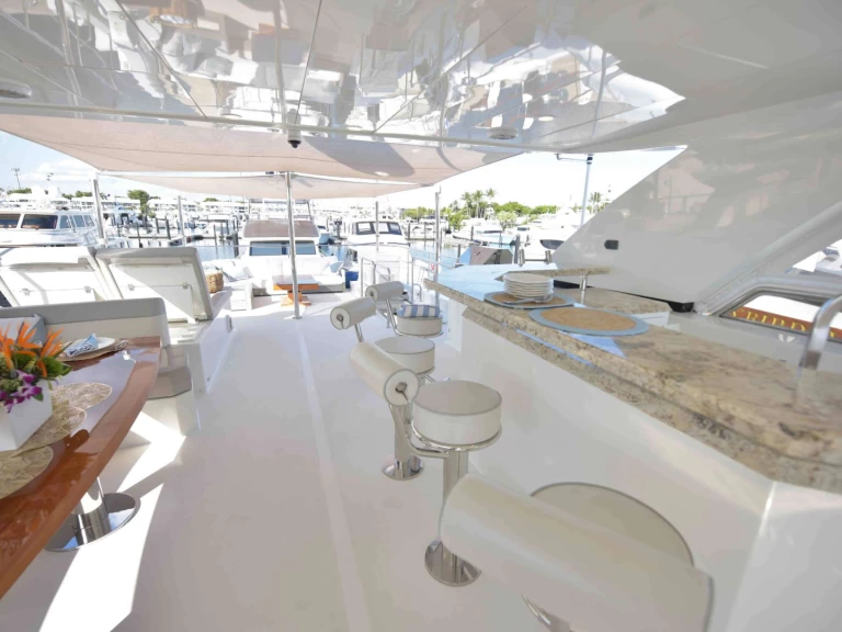 Hire a Ocean alexander Touch N Go Nassau