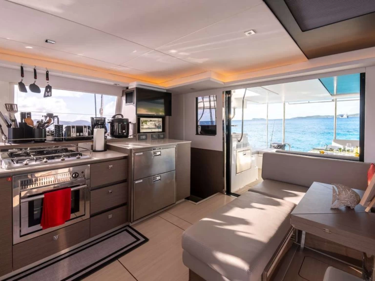 Luxury Yacht to hire British Virgin Islands (BVI) at the best price