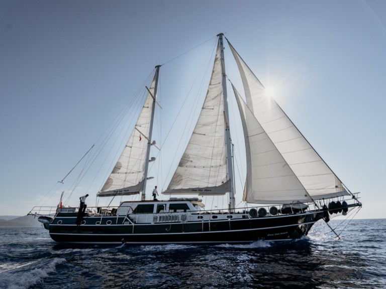Hire a  MOTORSAILOR DEA DEL MARE Bodrum