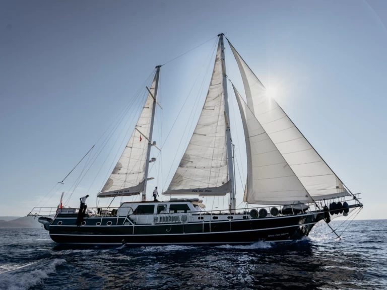 Hire a  MOTORSAILOR DEA DEL MARE Bodrum