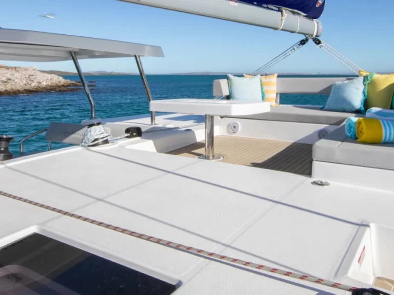 Hire Catamaran Leopard with a boat licence