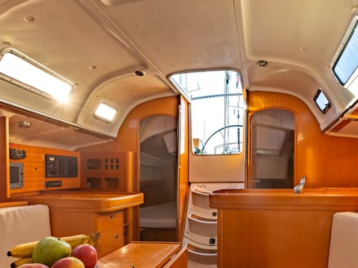 Yacht hire Punat cheap First 40.7