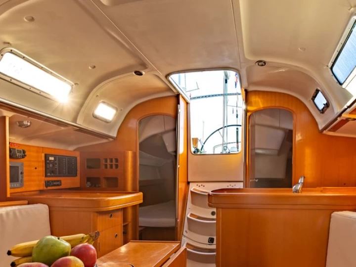 Yacht hire Punat cheap First 40.7