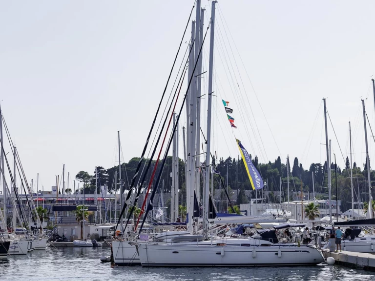 Hire a Bavaria Bavaria 42 Cruiser Split