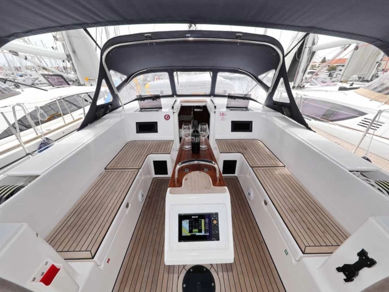 Yacht hire Murter-Kornati cheap Bavaria C45 Holiday