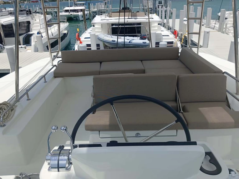 Hire a Lagoon Lagoon 51 Marsh Harbour