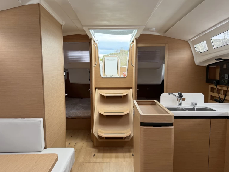 Hire Sailboat with or without skipper Jeanneau Rogoznica