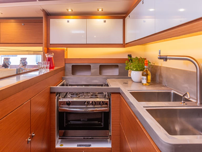 Sailboat hire in Palermo - Dufour Dufour 530