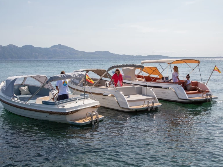 Hire Motorboat Interboat with a boat licence