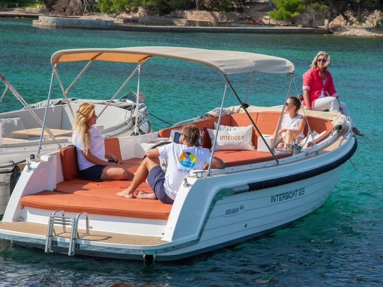 Yacht hire Port de Pollença cheap Intender 820