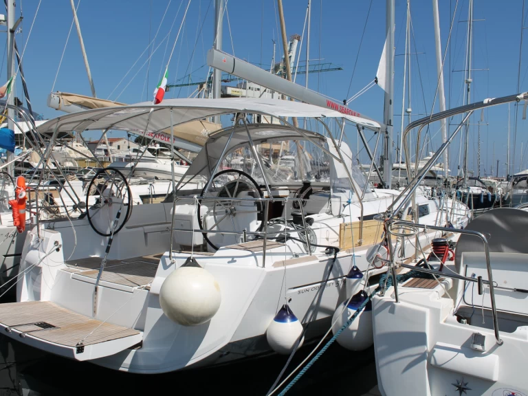 Sailboat hire in Marsala - Jeanneau Sun Odyssey 519